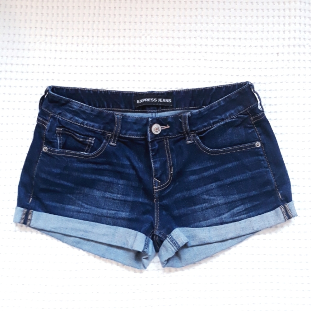 Express Shortie Rolled Cuff Denim Jean - Shorts Size 4 Dark Wash Shorts - Picture 3 of 10